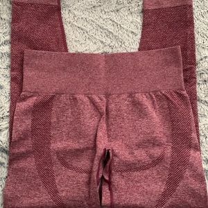 Seamless burgundy accented workout leggings